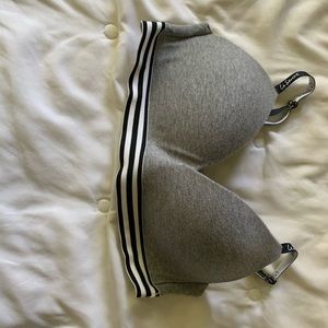 Grey lounge, everyday bra